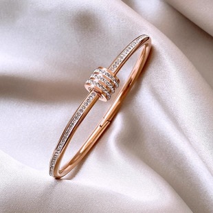�M荈AȦ��18K�U�����D���C�֭hŮ�r�к��s���Ʒ��朹��Sֱ�N
