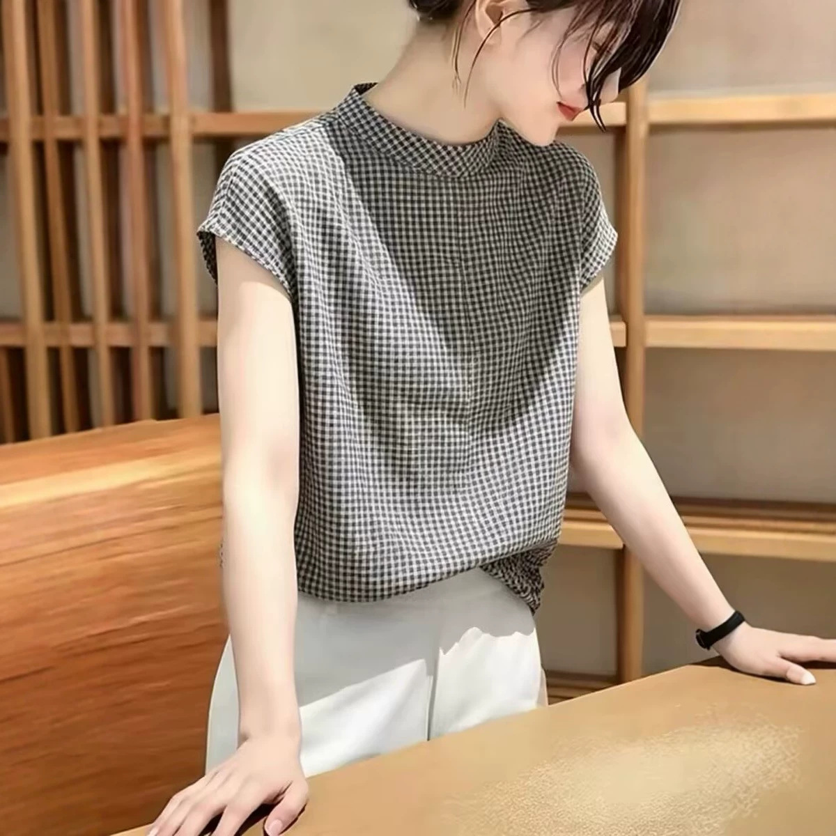 Áo thun nữ cổ tròn họa tiết kẻ caro phong cách casual — Trang chủ chi tiết 2