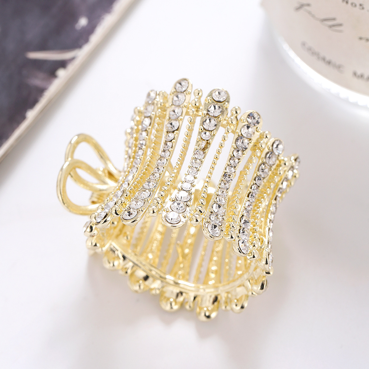 Alto grado de diamante incrustado perla alta cola de caballo clip nicho versátil tiburón clip horquilla Corea del Sur moda personalizada accesorios para el cabello para las mujeres image 4