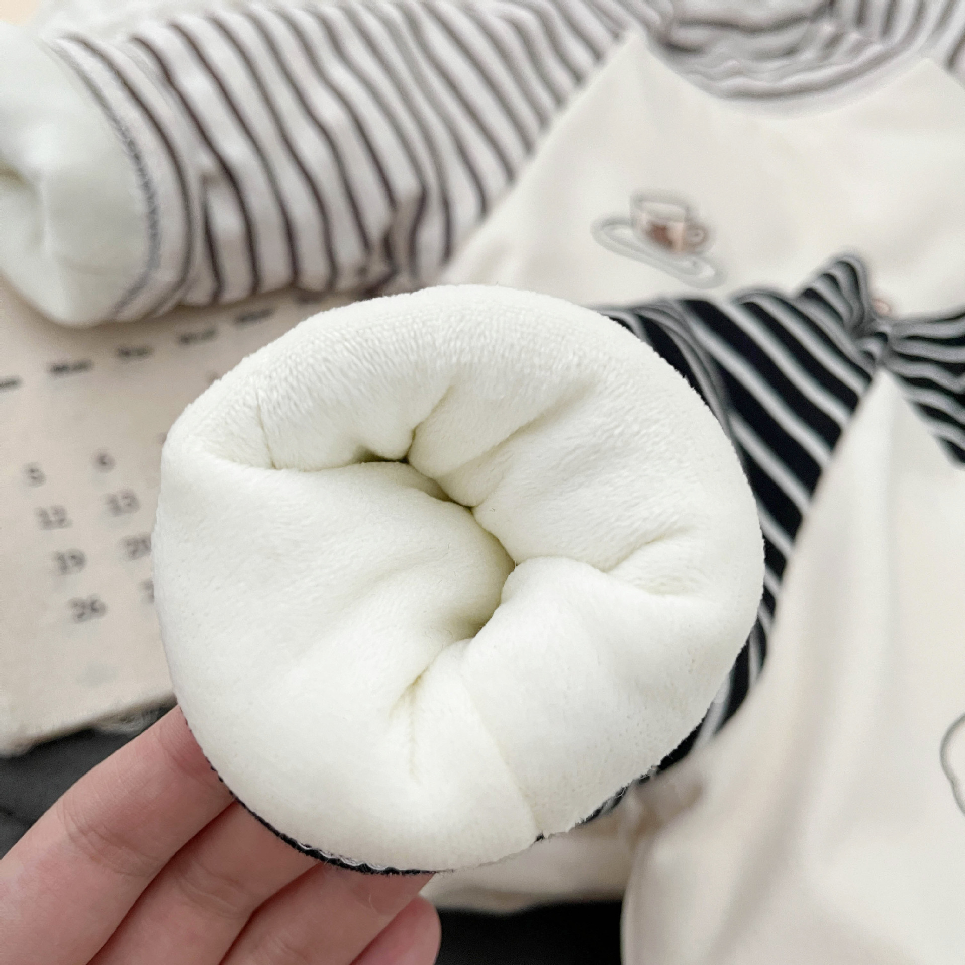 Niños con camisa de base de lana versátil otoño y invierno nuevo estilo bebé hombre y mujer rayas de color contrastante grueso chaqueta cálida