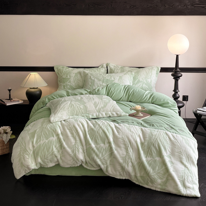 軽くて豪華なウサギのぬいぐるみのベッドの上の4つのセットの冬の保温の牛乳の絨毛のシーツの布団の両面のフランジサンゴの絨毛のベッドの用品