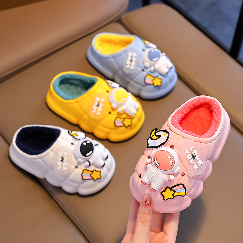 Zapatillas de algodón para niños invierno 2024 nuevos niños y niñas antideslizantes impermeables calientes de terciado zapatos de algodón para niños pequeños y medianos