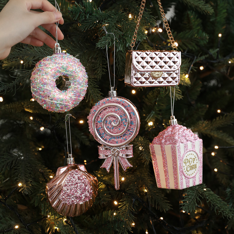 先行販売 ピンクのプラスチック製ペンダント 粉彩風漫画風クリスマスペンダント インスタ映え 立体クリスマスツリー ショーウィンドウデコレーション|undefined