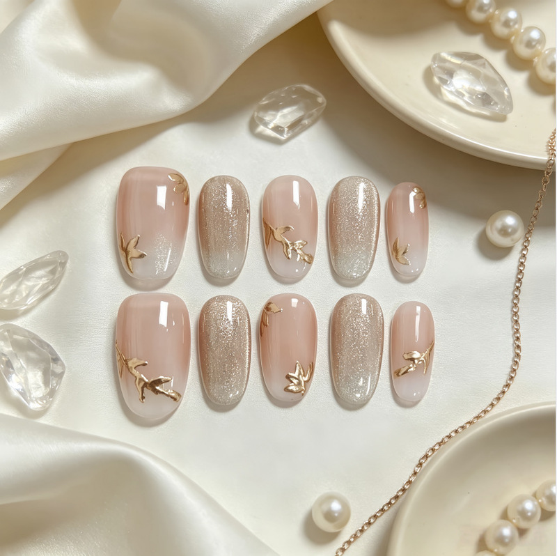 Gradient gilded small flower cat-eye manicure, pure and desirable style, versatile, purely handmade, wearable nails that enhance skin tone, elegant and radiant gold, light luxury Gradient gilded small flower cat-eye manicure, pure and desirable style, versatile, purely handmade, wearable nails that enhance skin tone, elegant and radiant gold, light luxury