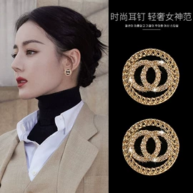 项链;耳环;耳钉