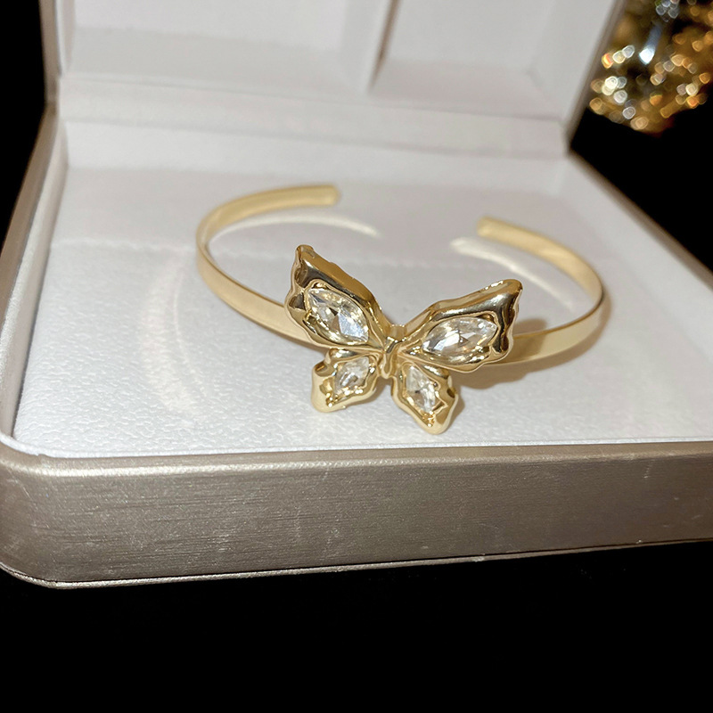 Brazalete abierto de mariposa de diamantes súper parpadeante transfronterizo, brazalete de temperamento de lujo ligero de moda, joyería de todo fósforo de alta gama, mujer