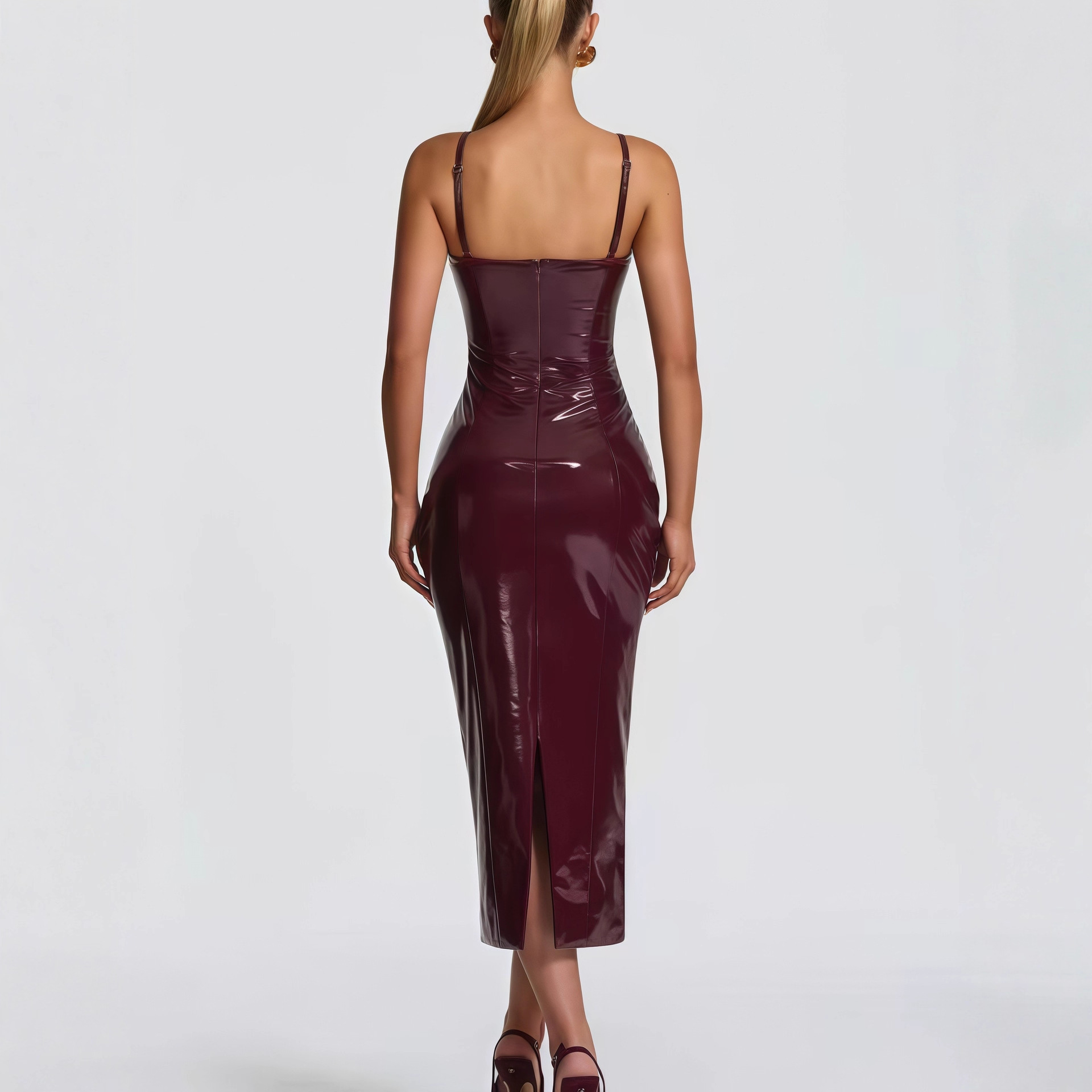 Abito da donna in similpelle con bretelle – Abito midi con spacco sulla schiena e spalline staccabili_voghion.com