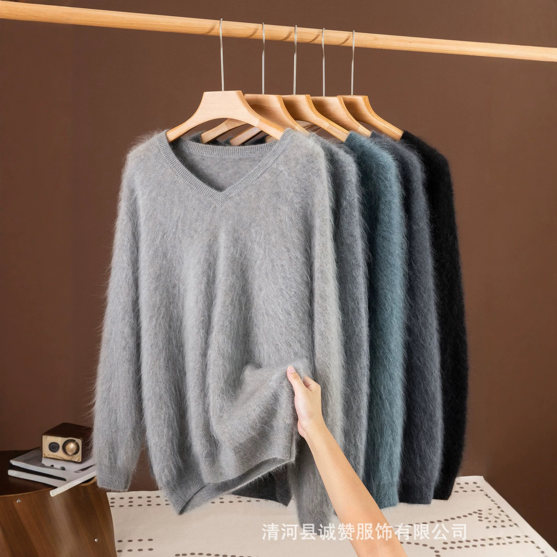 Royal Brushed Autumn and Winter New Men's V Neck Pure Cashmere Knitted Sweater Bottoming Shirt Is Comfortable, Soft, Soft and Delicate