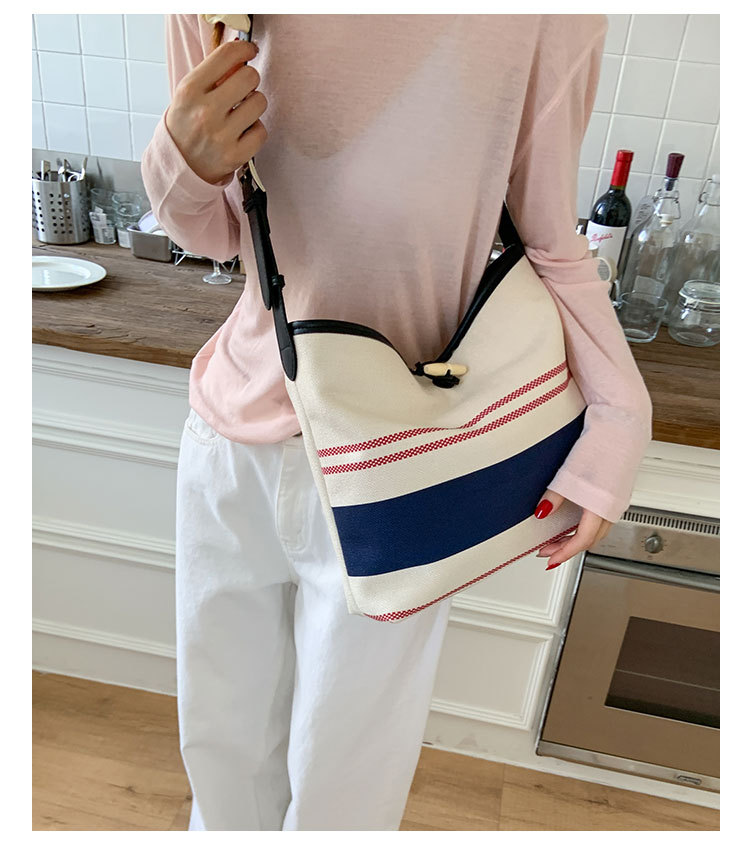 Korean version large-capacity women's 2025 new style fashionable canvas striped single-shoulder underarm bag casual commuting tote bag undefined