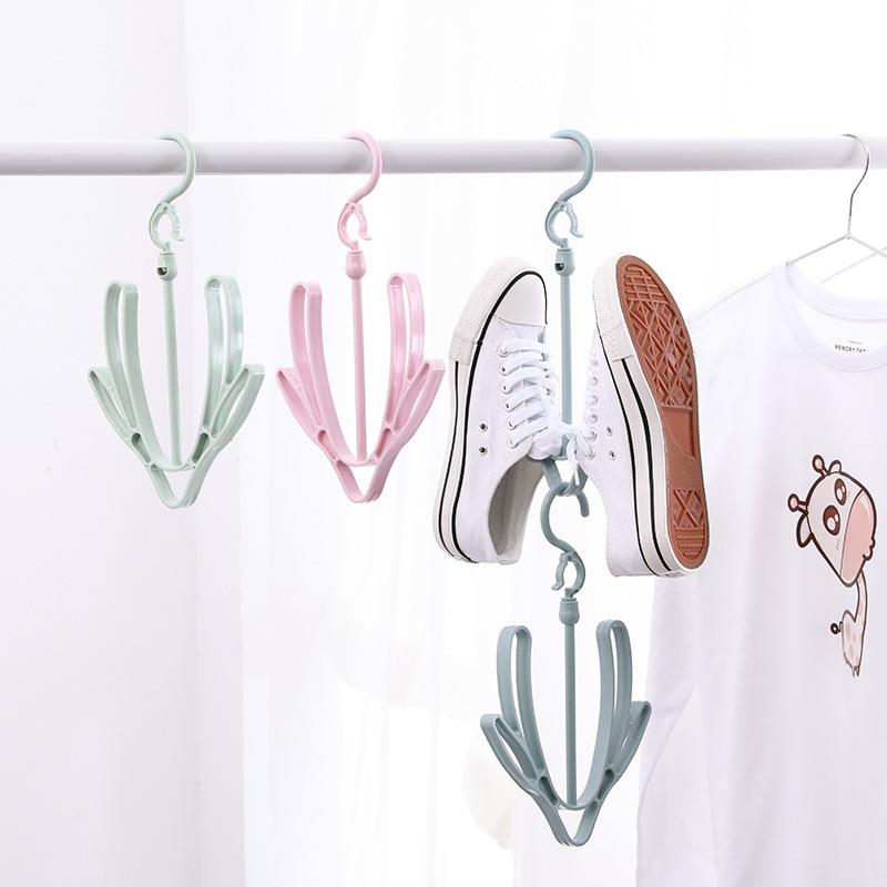 The shelf for drying shoes can be dried with shoelaces