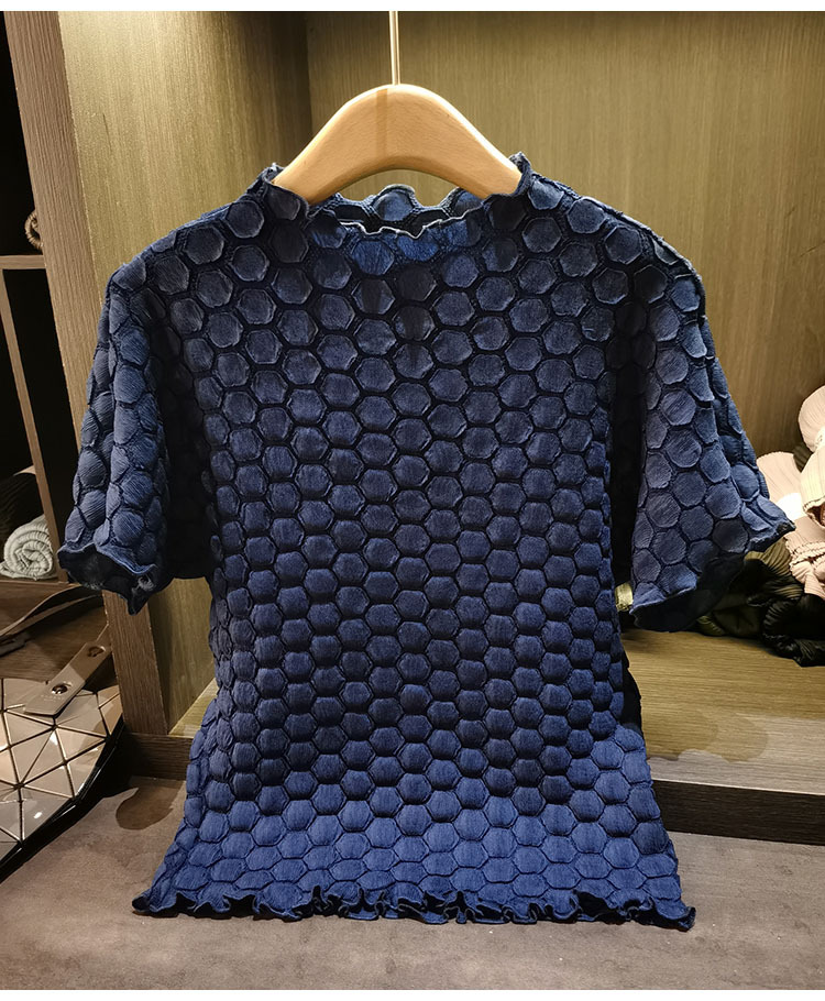 Áo thun nữ tay ngắn cổ tròn chất liệu cotton phối họa tiết ép hoa nhăn — màu đen, xanh lam, màu trắng, màu kaki chi tiết 13