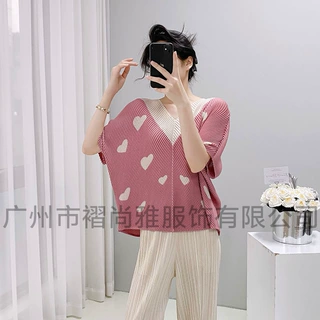 厂家直供2025夏季新款褶皱上衣爱心图案简约百搭女款上衣T恤