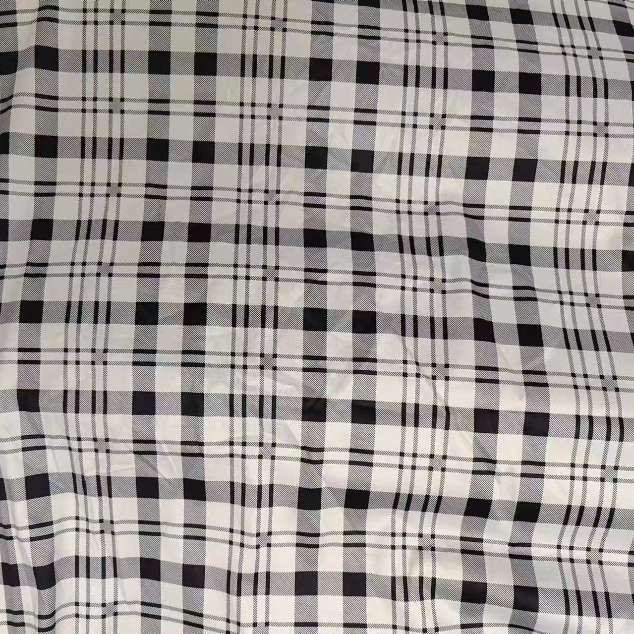 俊雅纺织—牛奶丝磨毛—欧美经典黑灰格纹印花时尚女装面料