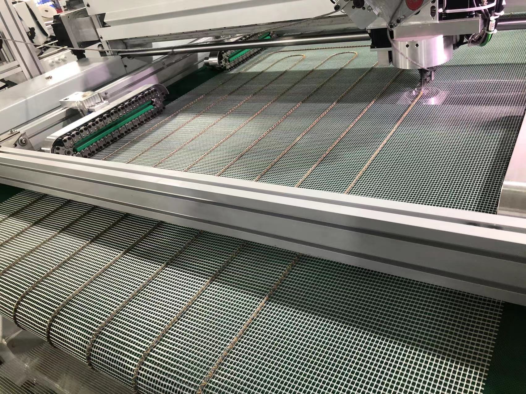 Máquina de patrón tipo pórtico de bobinado automático de alambre de calentamiento de manta eléctrica de caballo en línea de herringbone de Dongfeng