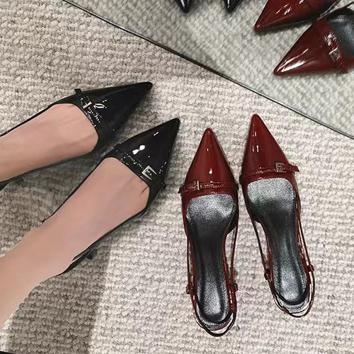 French-style low-cut high-heeled shoes with Chanel-inspired details, chic single-layer dress sandals—elegant, delicate stiletto heels for women, perfect for pairing with a ladylike look.