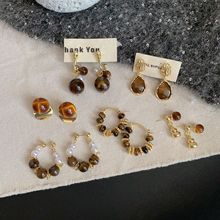 秋季复古琥珀色耳钉女2025年新款爆款耳环小众设计高级感气质耳饰