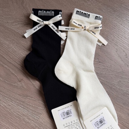 European-Style Seamless Fashion Mid-Calf Socks for Women with Elastic Lettering and Trendy Sweet-Cool Style European-Style Seamless Fashion Mid-Calf Socks for Women with Elastic Lettering and Trendy Sweet-Cool Style
