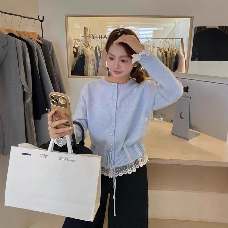 Age-Reducing Lace-Trimmed Waist-Tie Sweater for Women, Winter Loose Fit, Slimming, Versatile Round-Neck Top, Korean Style Versatile