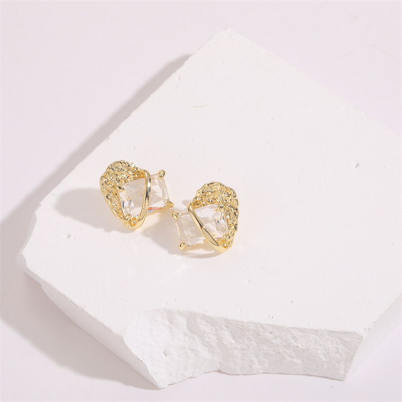 Fashion C Shape Copper Inlay Zircon Ear Studs 1 Pair
