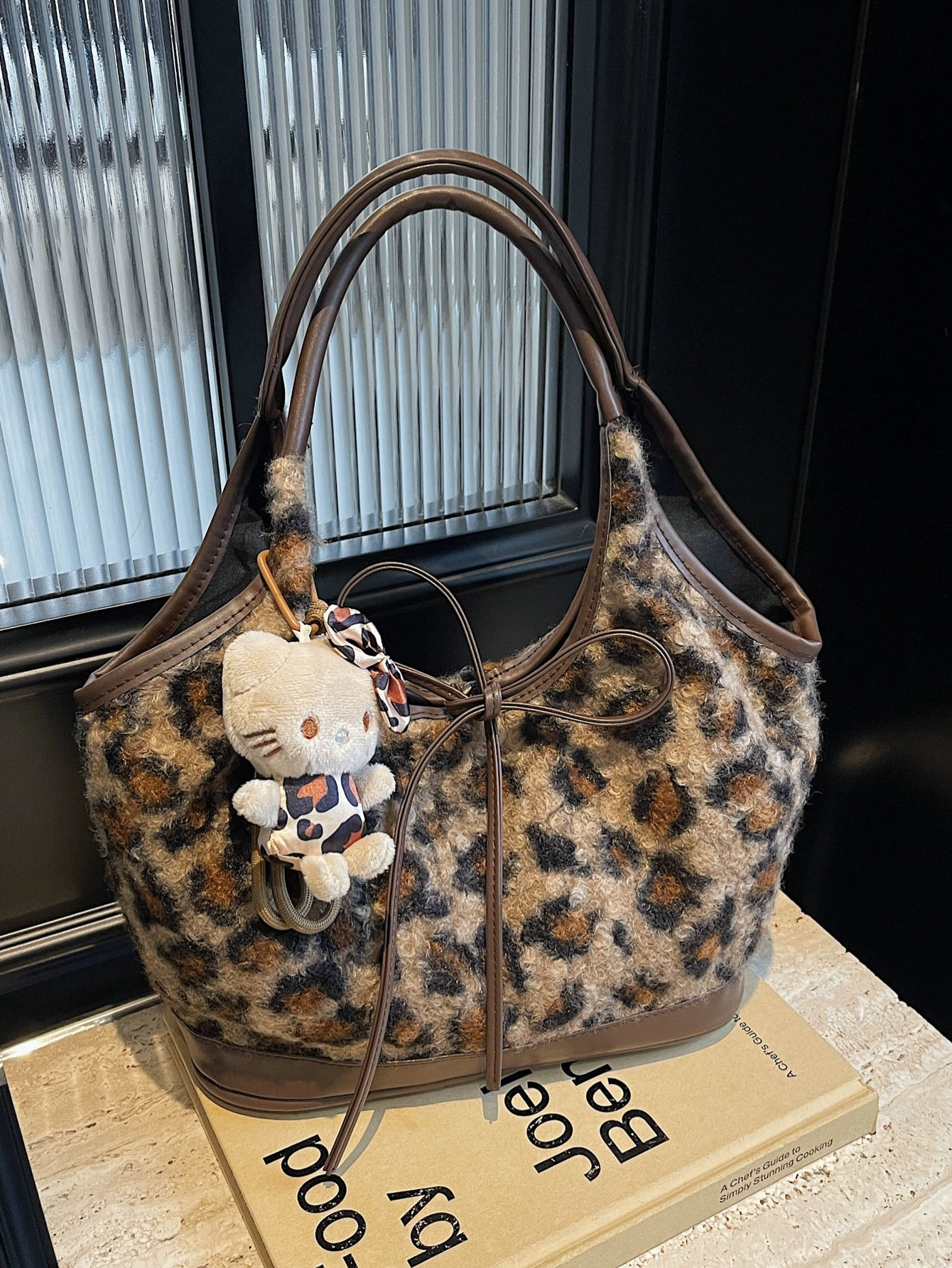 Retro capacious underarm bag with bow, Korean style