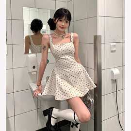 法式气质辣妹波点连衣裙女夏季新款纯欲性感收腰显瘦A字蓬蓬短裙