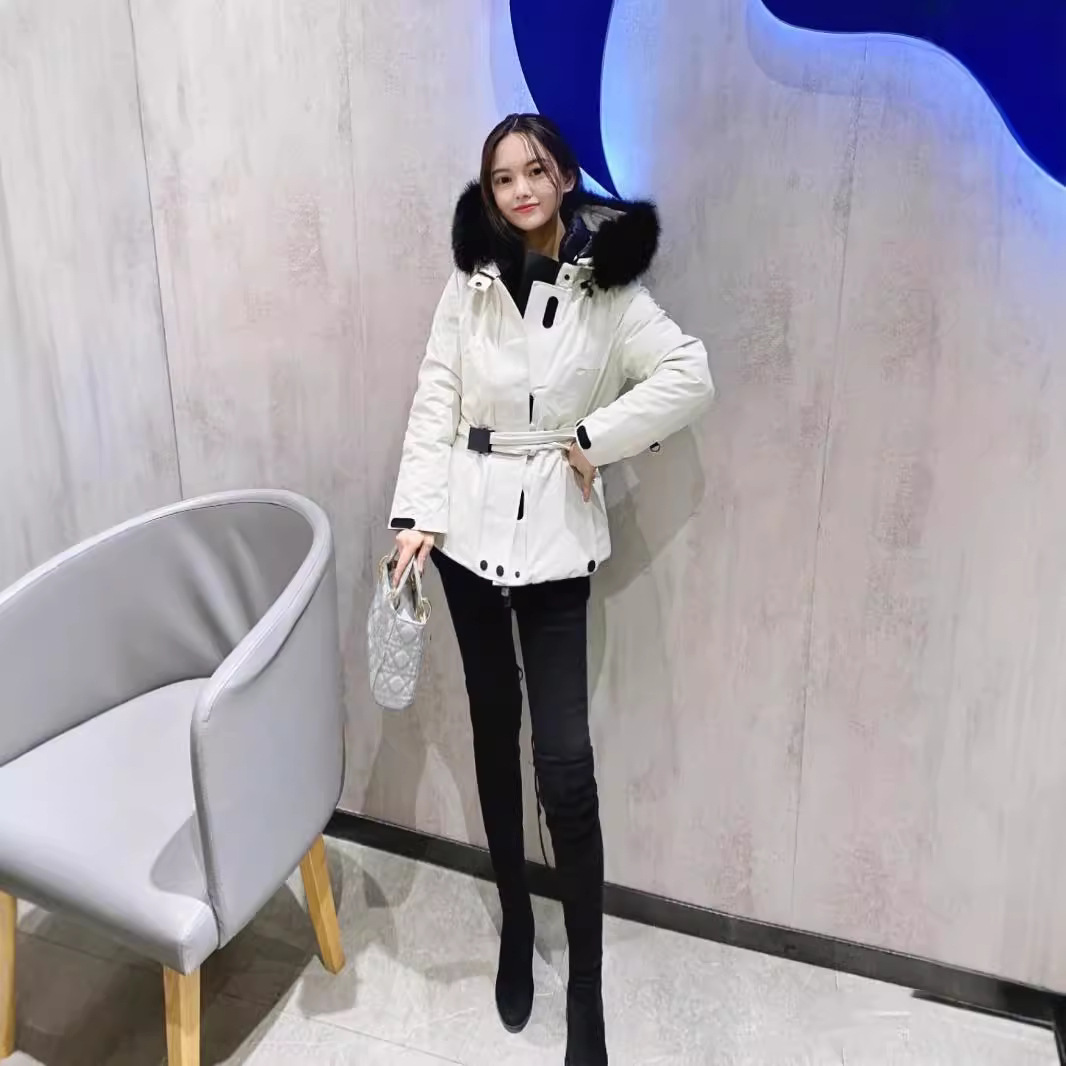 버전 스팟M 24 신상품 대형 모피 칼라 숏 파카 다운 재킷 패셔너블하고 다재다능한 여성용 캐주얼 폭스 퍼