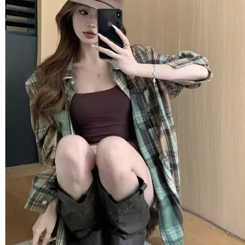 틈새 스트리트 체크 무늬 탑과 스트라이프 재킷이 포함된 남성 및 여성용 캐주얼하고 레이지 컬러 블록 체크 무늬 셔츠