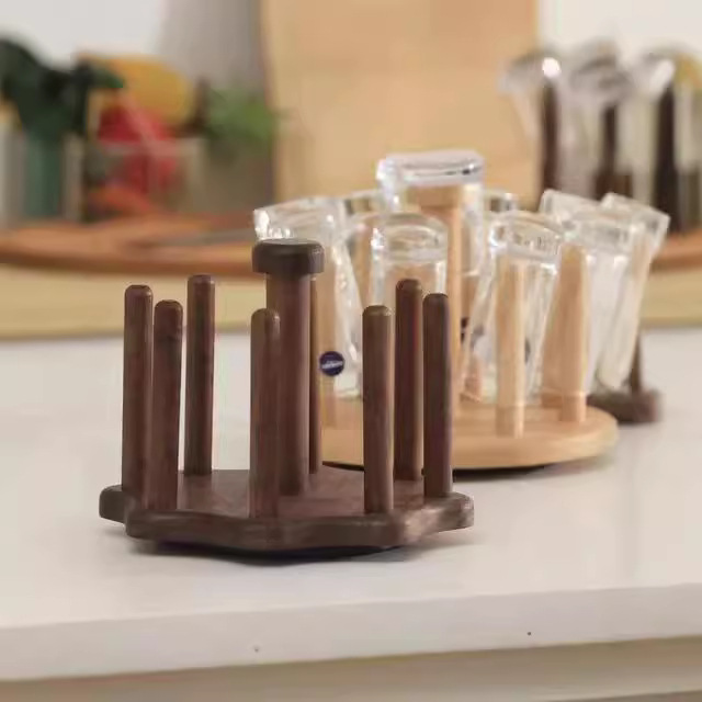Rack de almacenamiento de madero de nuez negra Rack de drenaje de agua Rack de escritorio doméstico Taza de agua Rack de taza giratoria