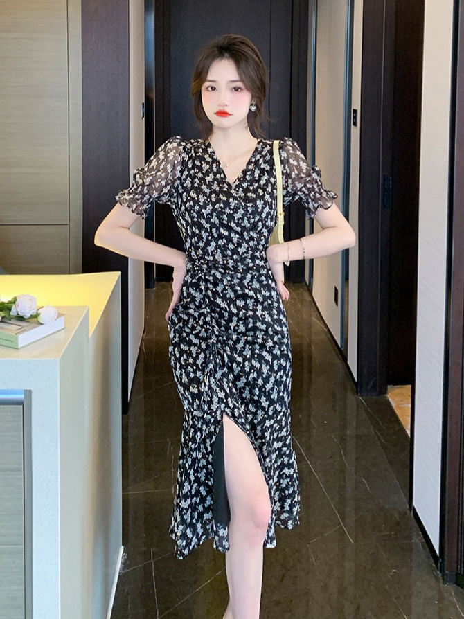 Đầm maxi nữ thắt eo đuôi cá họa tiết hoa mạ vàng kiểu Pháp — Hoa màu đen