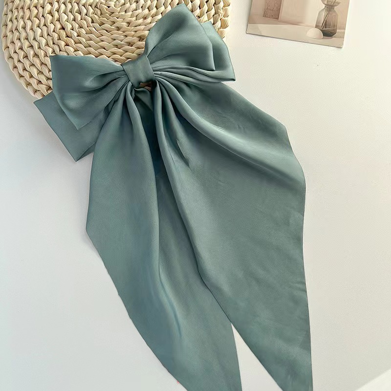 浅绿色蝴蝶结飘带