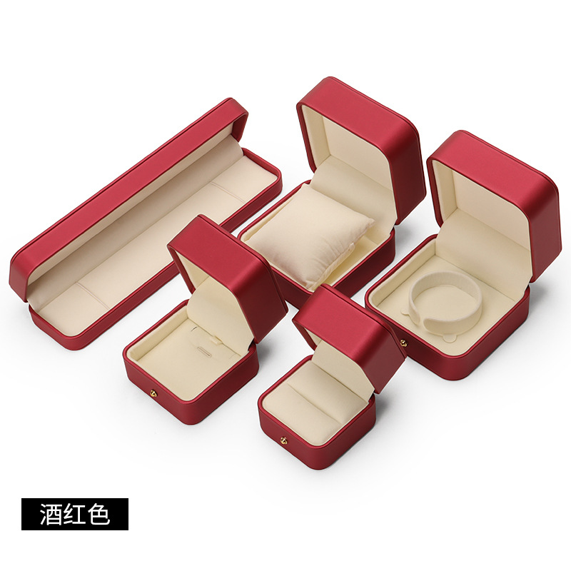 Caja de joyería de cuero de PU de borde dorado redondeado al por mayor caja de regalo de joyería de gama alta caja de reloj caja de joyería colgante de anillo