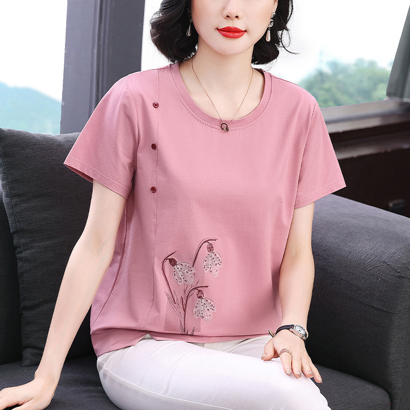 Mom's Clothing 2026 Summer New Embroidered Sequin T-Shirt with High-End Design, Loose Fit, Slimming Patchwork Top for Women Mom's Clothing 2026 Summer New Embroidered Sequin T-Shirt with High-End Design, Loose Fit, Slimming Patchwork Top for Women