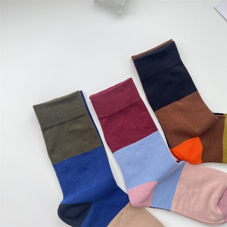 Frau Retro Farbblock Baumwolle Crew Socken Ein Paar display picture 3