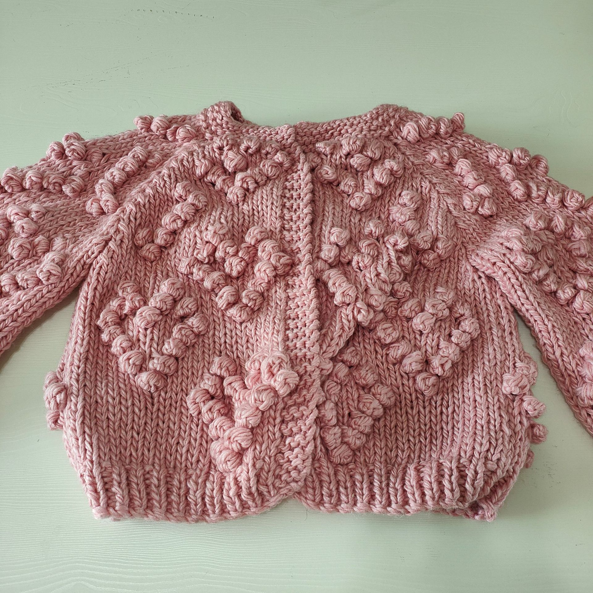 Otoño e Invierno amor ganchillo bola hecha a mano de punto suéter abrigo cuello redondo Raglan manga larga hebilla-libre punto cardigan para las mujeres image 10