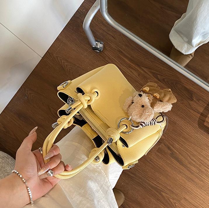 Bolsa de cestas de verduras de mano para mujeres 2025 nuevo estilo coreano bolso de cubo de tendencia alta sensación de moda universal mochila casual