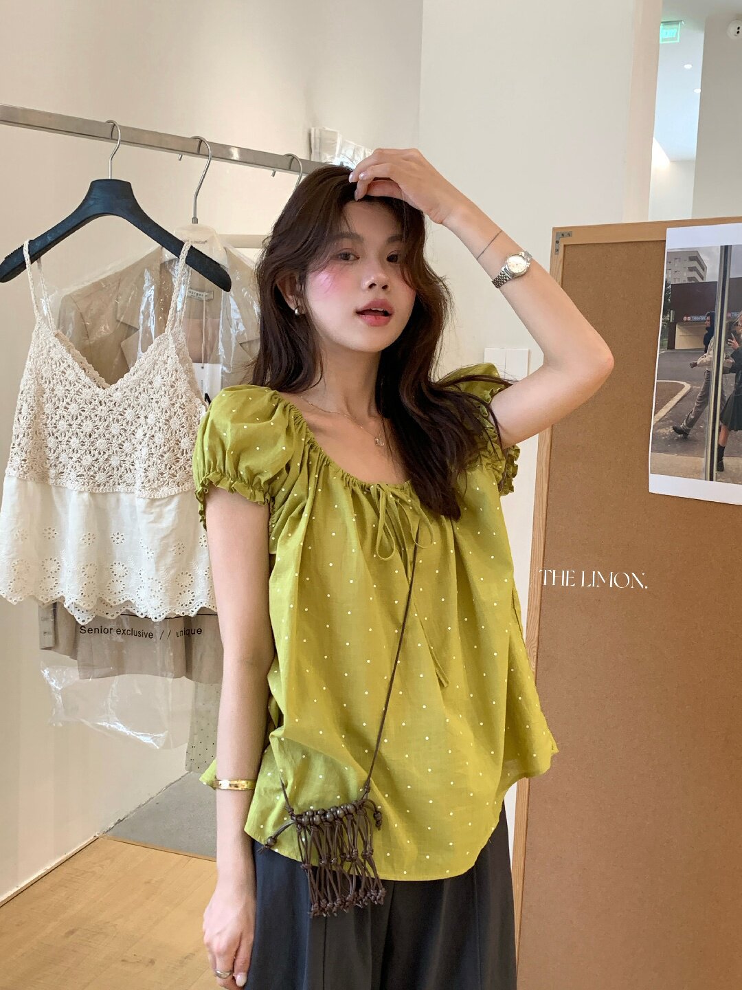 Áo sơ mi nữ tay bồng chấm bi phong cách Nhật, cổ dây rút, dáng suông trẻ trung — màu đen, màu trắng, xanh lá cây chi tiết 27
