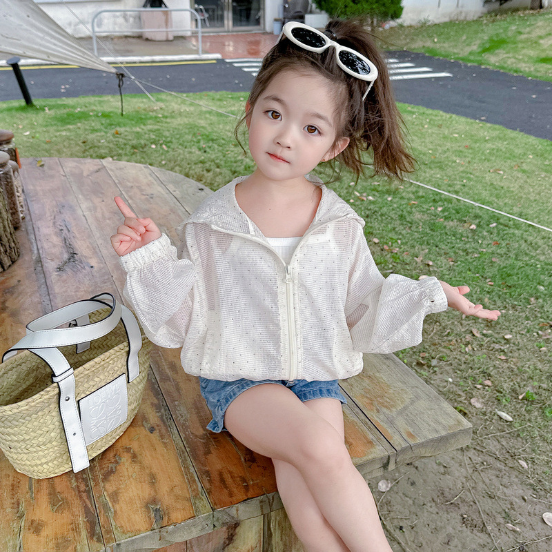 Ropa de protección solar con capucha para niñas ropa de verano 2025 nueva chaqueta delgada para niños verano protección UV ropa de piel para niños