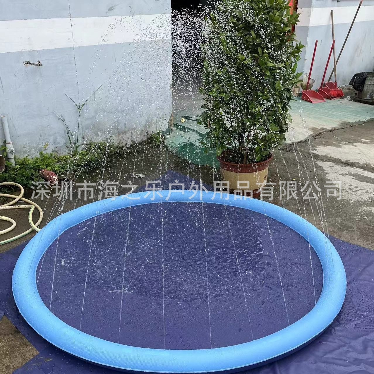 Fábrica en stock PVC infláble sprinkler cojín para niños sprinkler mascotas letras delfin infláble conveniente patio al aire libre