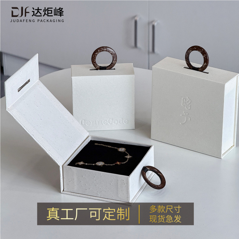 スポット新ハイエンドポータブルフリップトップ磁気クリスタルブレスレットネックレスイヤリングリングギフトジュエリーボックス|undefined