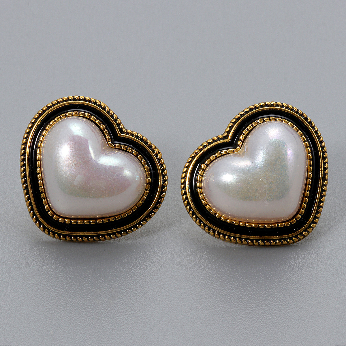 Retro Big Peach Heart-shaped Earrings display picture 8