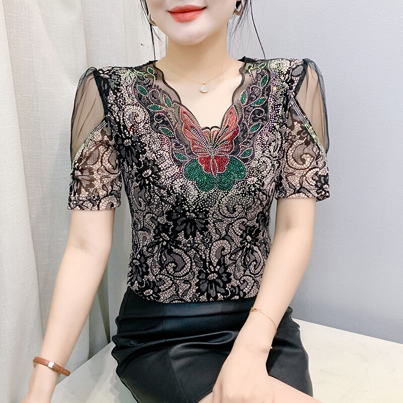 Real shot 2025 new summer design sense V-neck lace hot drilling fashion foreign style short sleeve women's top slim