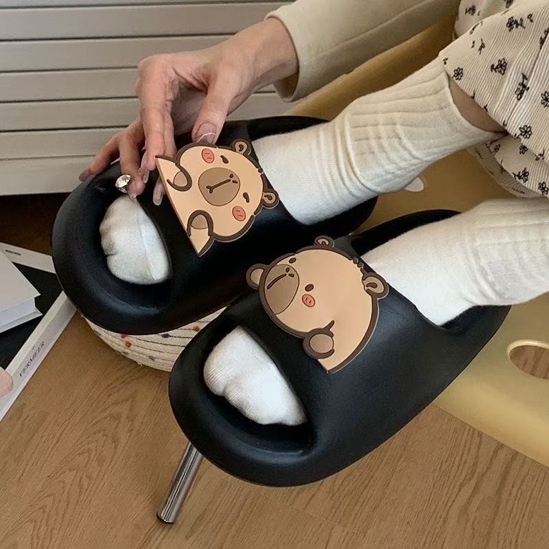 Celebridades de Internet lindas sandalias y pantuflas de mierda para hombres y mujeres baño de suela gruesa antideslizante hogar interior EVA verano ropa exterior pareja image 15