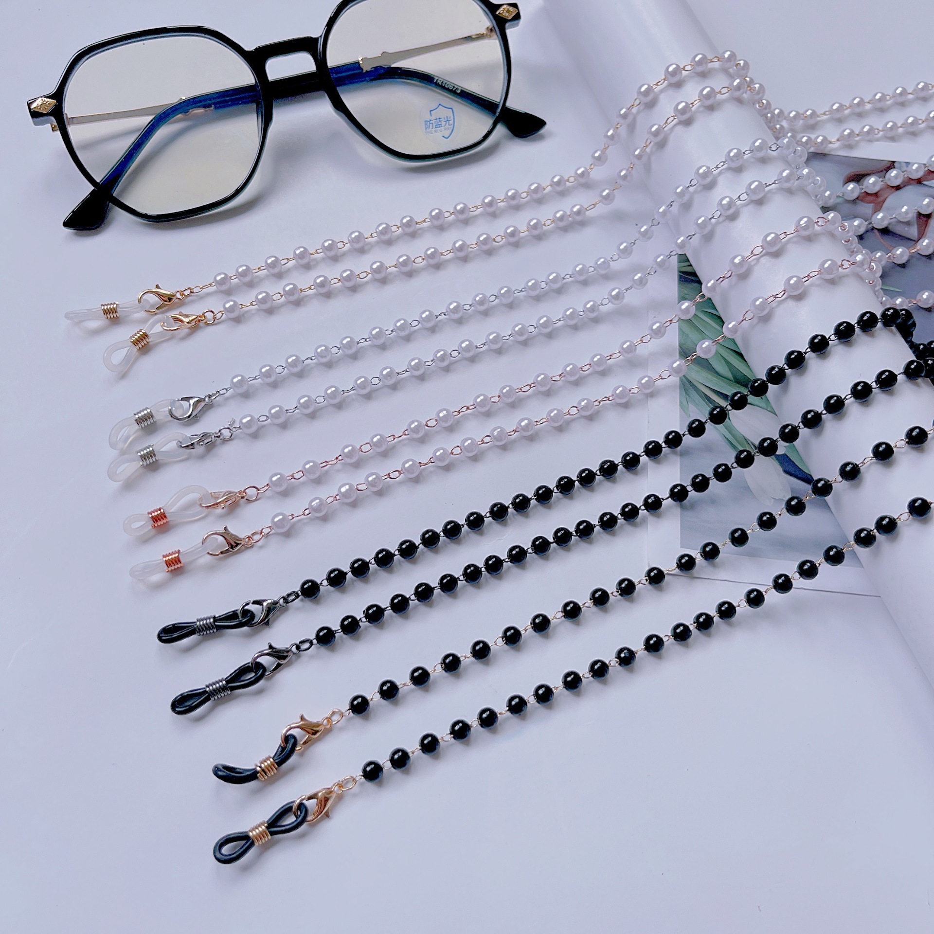 Fashionable Muslim Hijab Mask Chain MAC006 with pearl accents, versatile as a glasses chain0