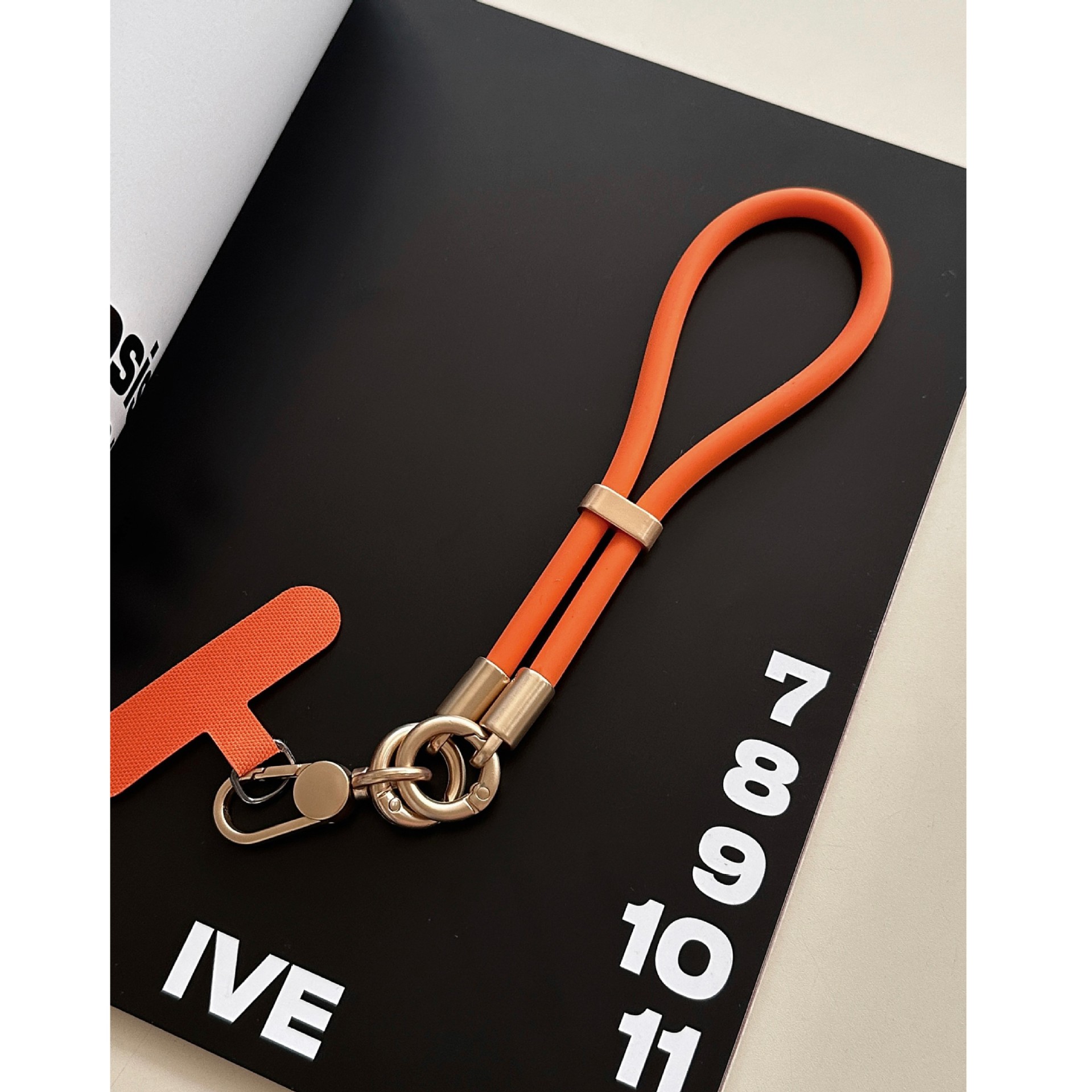 Silicone líquido de color sólido caso de teléfono móvil cuerdas móviles para mujeres pulsera anti-perdida ajustable de alto nivel cuerdas móviles para mujeres