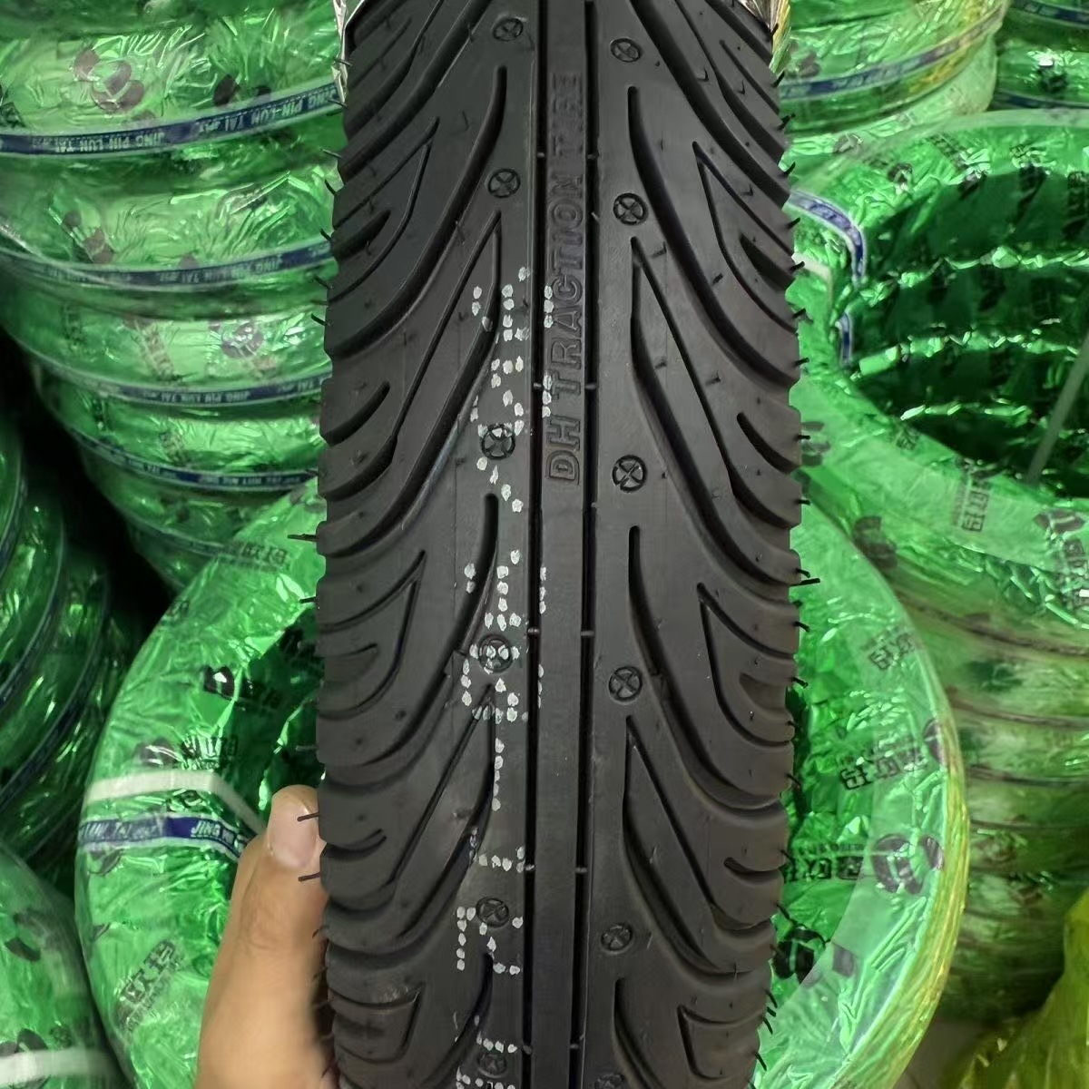 Manufacturer Supplies Anti-Slip Steel Wire Tires, Bicycle Tires, Wear-Resistant Thickened 8-Layer Electric Vehicle Vacuum Tires