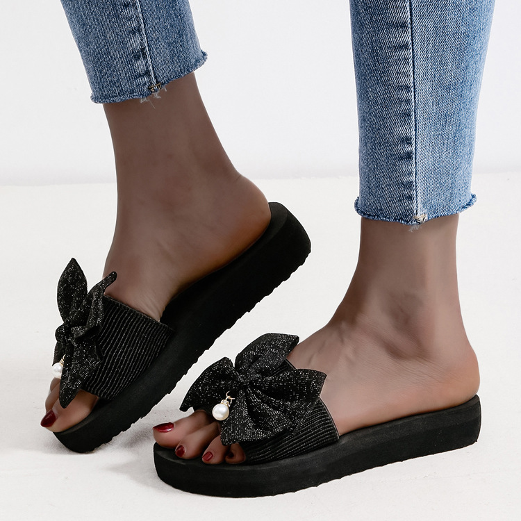 Women's fashionable slippers