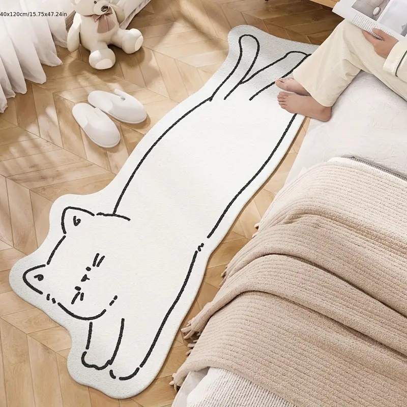 漫画かわいい子猫の部屋の寝室はベルベットのベッドの上にカーペットを飾っています。|undefined