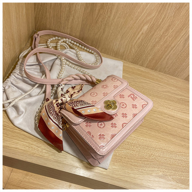 Four Leaf Clover Embossed Square Bag Fashionable Chain Strap