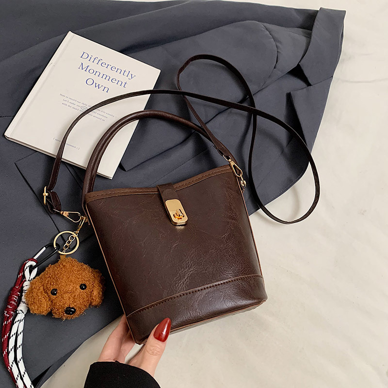 Niche Zhong retro coreano versátil bolso de cubo portátil de moda de mujer otoño y invierno viajero PU alta textura mochila