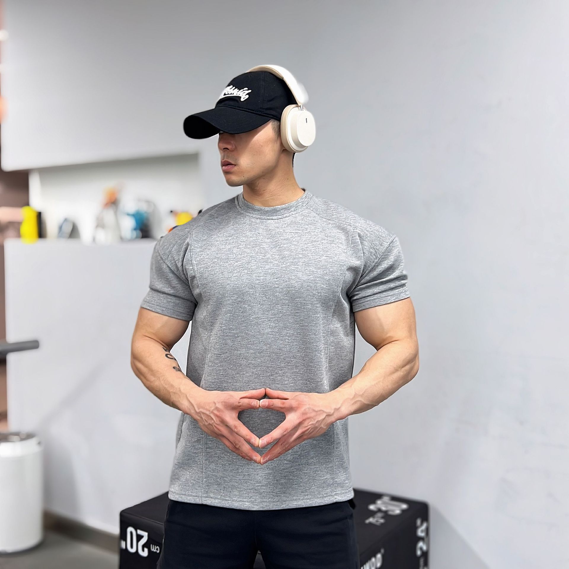 High quality Autumn men long sleeved T-shirt Fashion sport Round Collar fitness running mesh Breathability Training t-shirt men